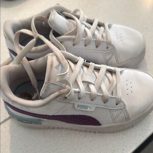 Puma White and Purple Sneakers Sleek Design